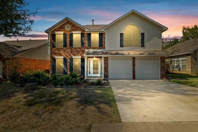 8319 Paxson Trl, Dallas, TX 75249 for Sale