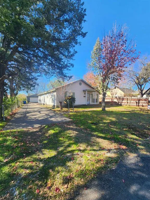 909 S Dallas St, Ennis, TX 75119 for Sale