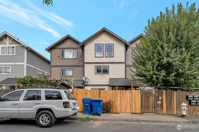 4216 S Chicago St, Seattle, WA 98118 - MLS 2170418 for Sale