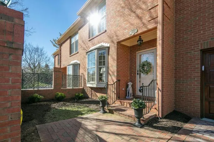 1087 TABORLAKE DR, Lexington, KY 40502 Townhouse For Sale  MLS# 24002147