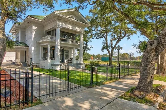 2849 4th Street, Port Arthur, TX 77640 for Sale