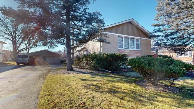16W749 56TH PL, Clarendon Hills, IL 60514 Multi Family For Sale  MLS# 11964567