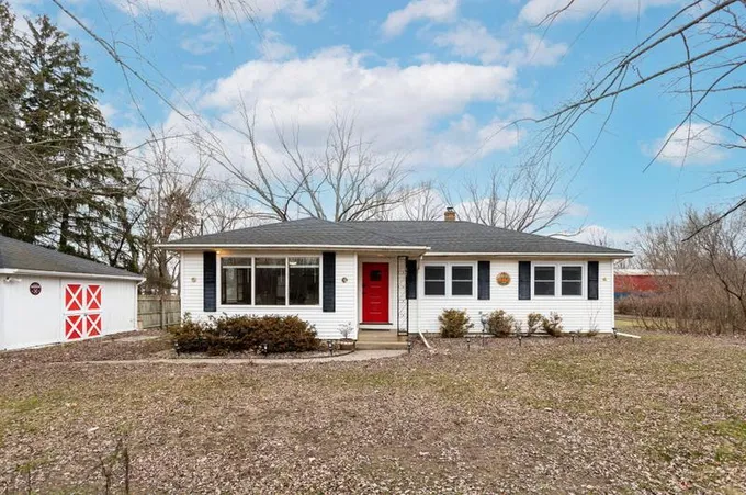 73294 6th Ave, South Haven, MI 49090 - MLS 24006546 for Sale