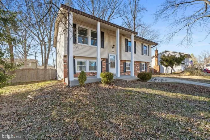409 UNIVERSITY DR, WALDORF, MD 20602 Single Family Residence For Sale  MLS# MDCH2029382