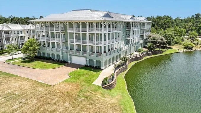 161 West Breezy Way, Unit 3C, The Woodlands, TX 77380 for Rent