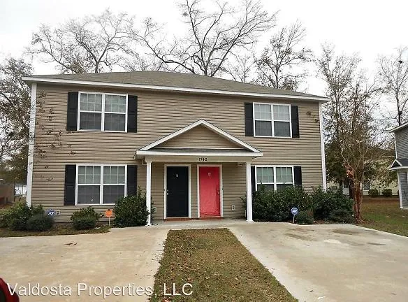 1742 Eli Pl - Valdosta, GA 31602 - Home For Rent