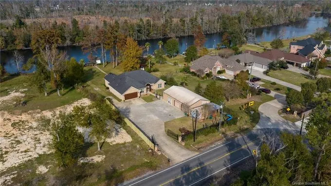 902 HOLLIS RD, Westlake, LA 70669 Single Family Residence For Sale  MLS# SWL23007353