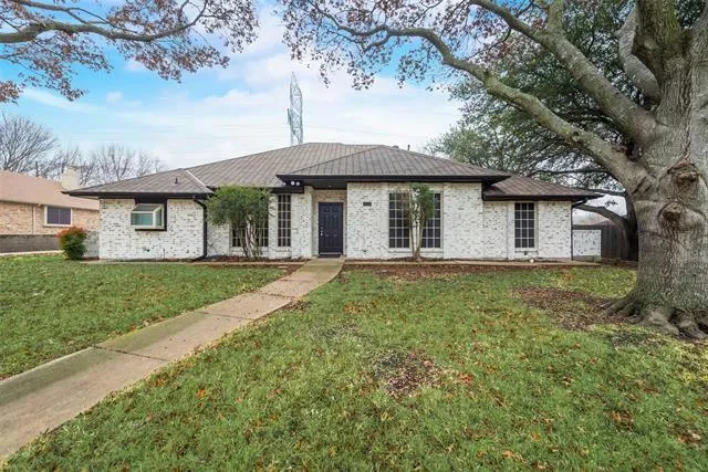1070 BRIAR HILL CIR, Duncanville, TX 75137 Single Family Residence For Sale  MLS# 20523801