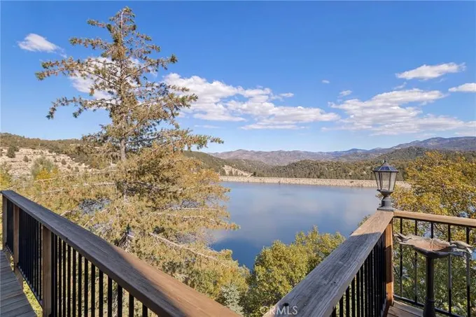 537 Canyon View Drive, Lake Arrowhead, CA 92352 for Sale