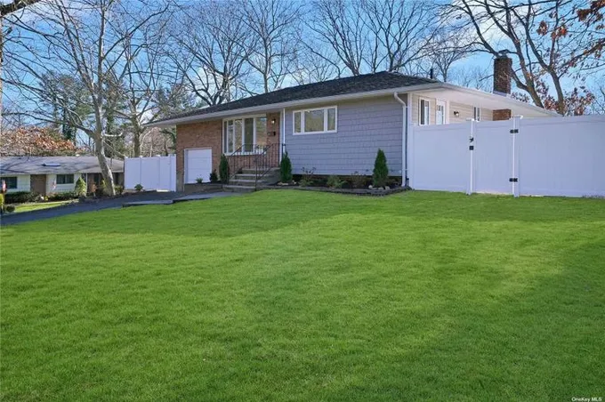 South Huntington, Suffolk County, NY House for sale Property ID: 418599980