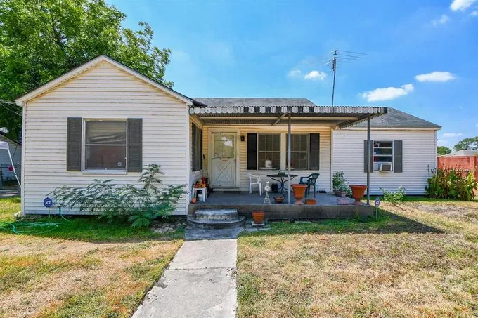 108 Fichter St, Houston, TX 77022 for Sale