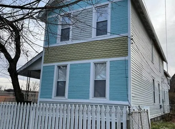 1374 E 41st St unit 2FRONT - Cleveland, OH 44103 - Home For Rent