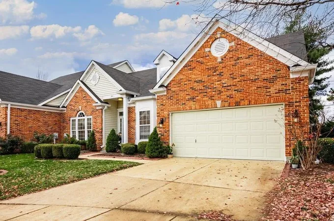 201 Whitebrook Ct, Chesterfield, MO 63017 - MLS 23069210 for Sale