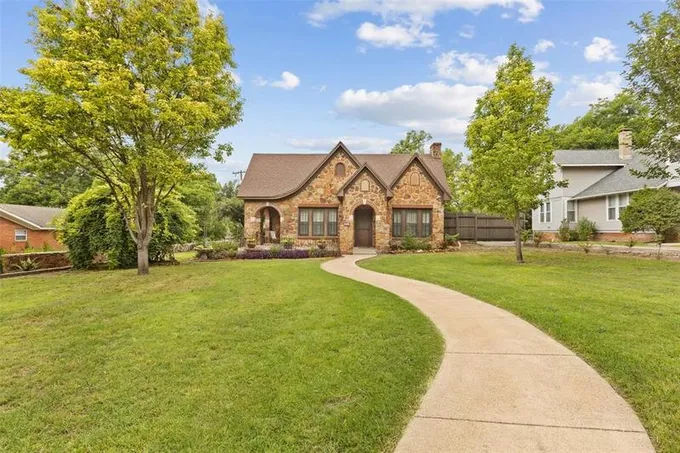 501 North Elm Street, Comanche, TX 76442 for Sale