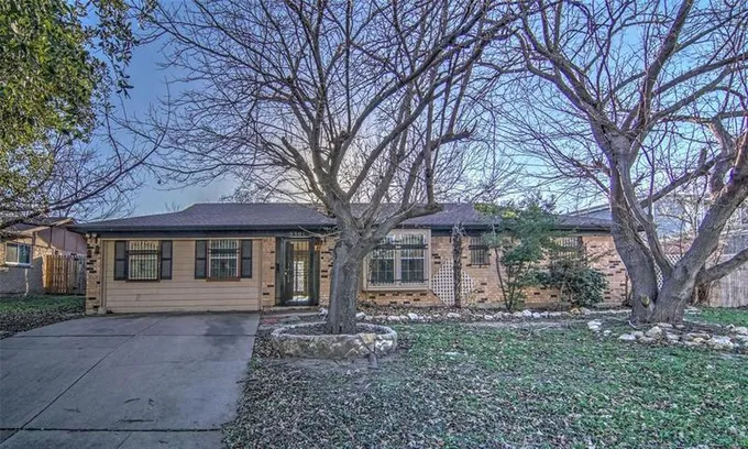 5301 Wendel Dr, Fort Worth, TX 76133  MLS# 20516532 for Sale