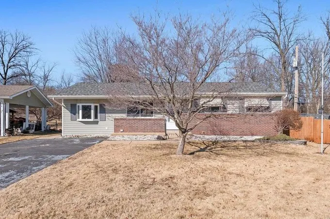 12077 Washington Ct, Maryland Heights, MO 63043 - MLS 23072896 for Sale