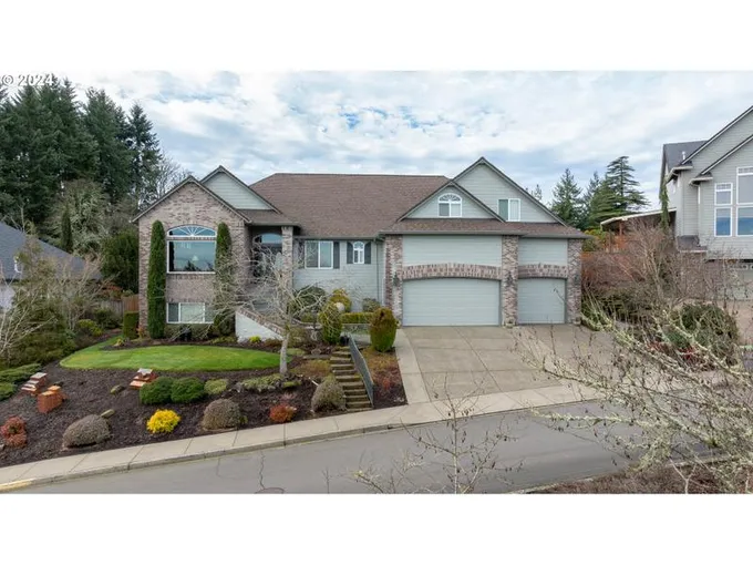 733 NW MORNING VIEW CT, Mc Minnville OR 97128 for Sale