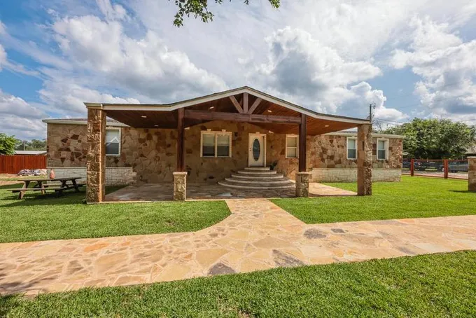 260 Rockwood Drive, Wimberley, TX 78676 for Sale