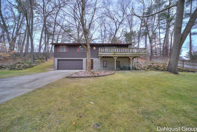 2810 MEMORIAL DR, Muskegon, MI 49445 Single Family Residence For Sale  MLS# 24007741