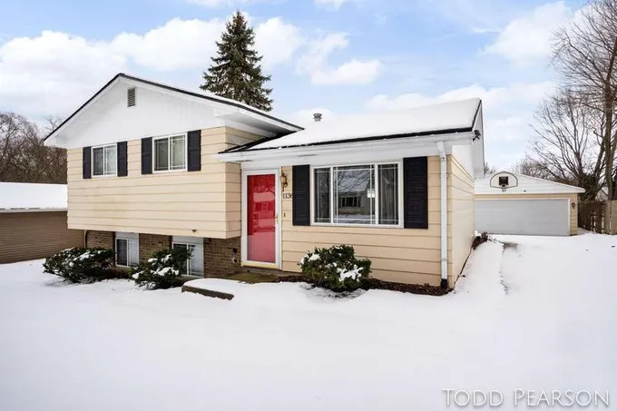 1136 Walwood Drive NE, Grand Rapids, MI 49505  625212915 for Sale