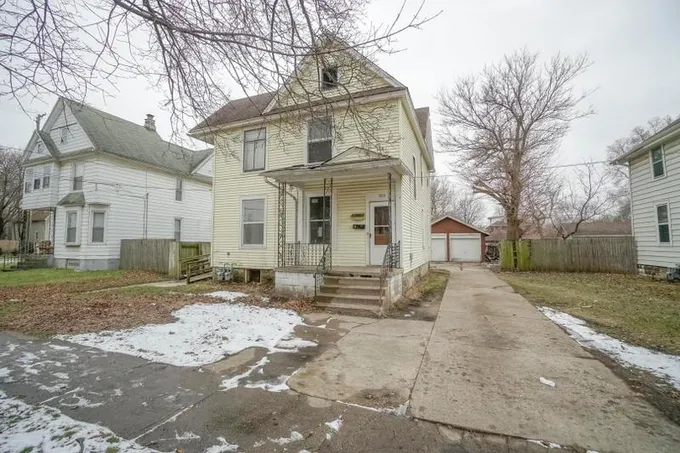 923 16th Avenue, Rockford, IL 61104 for Sale