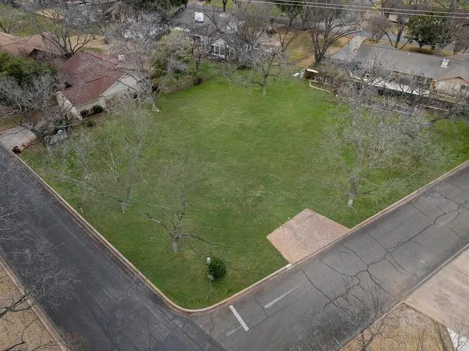 314 Mahan St, Meadowlakes, TX 78654 for Sale