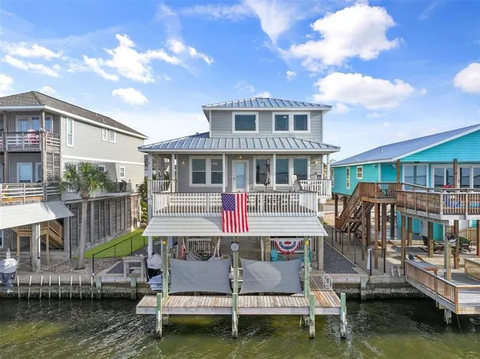 231 Isles End Road, Tiki Island, TX 77554 for Sale