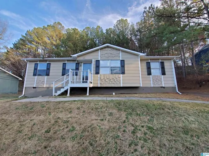 1421 7TH ST NW, CENTER POINT, AL 35215 Single Family Residence For Sale  MLS# 21372592 for Rent