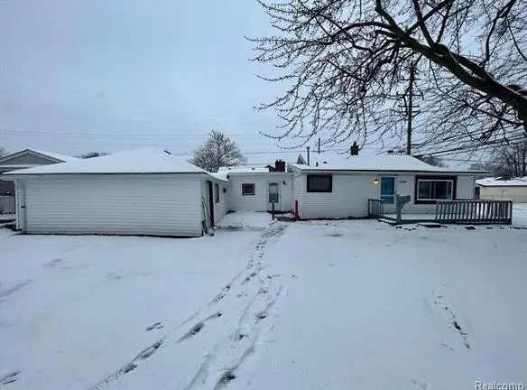 23706 Rein Ave - Eastpointe, MI 48021 - Home For Rent
