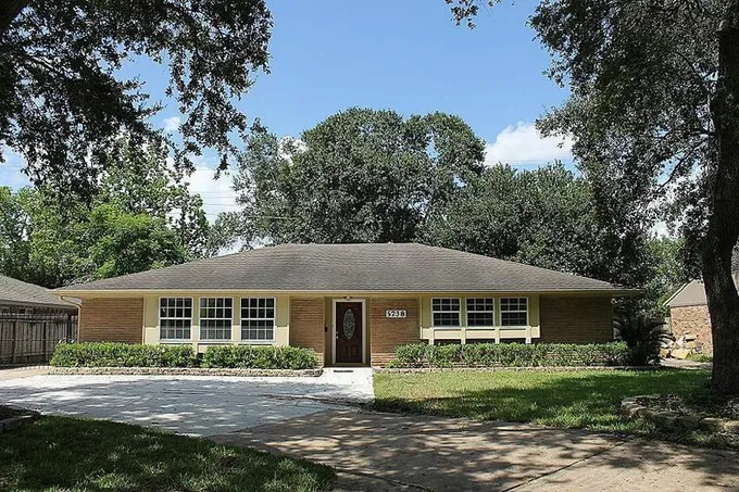 5738 Willowbend Blvd, Houston, TX 77096 for Sale