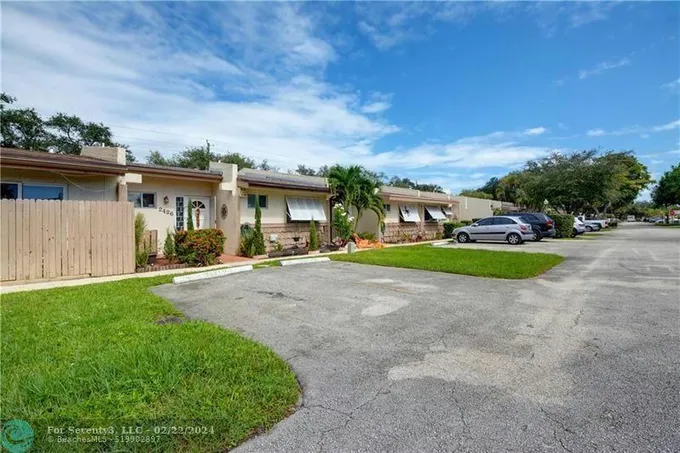 2426 N 37TH AVE # 2426, Hollywood, FL 33021 Condo/Townhouse For Sale  MLS# F10415929