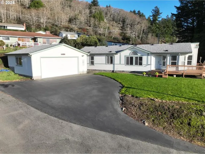 15981 HANNAN LN, Brookings OR 97415 for Sale