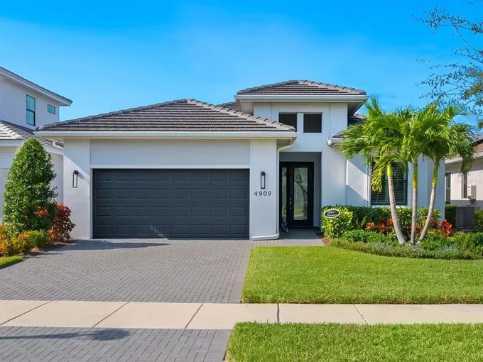 4909 Surfside Circle, Lakewood Ranch, FL 34211 for Sale