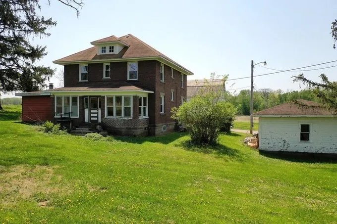 2213 Chicago Avenue, Savanna, IL 61074 for Sale