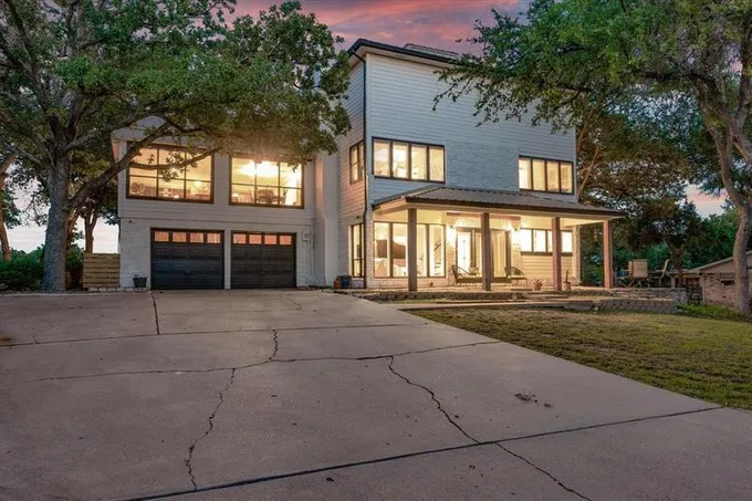 5109 Largo Dr, Granbury, TX 76049 for Sale