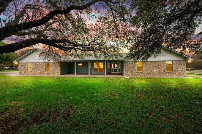 724 Oak Knoll Lane, Elm Mott, TX 76640  610128747 for Sale