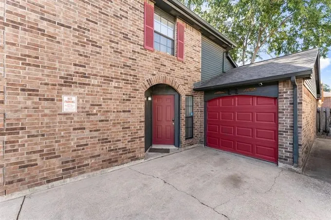 11 Regency Ln, Houston, TX 77088 for Sale