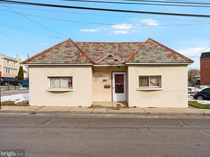 755 Long Ln, Upper Darby, PA 19082 - MLS PADE2060512 for Sale