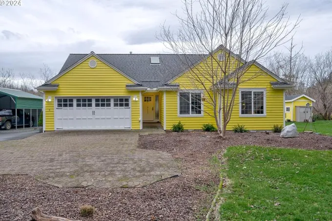 90300 Hawkins Rd, Warrenton, OR 97146 - MLS 24529529 for Sale