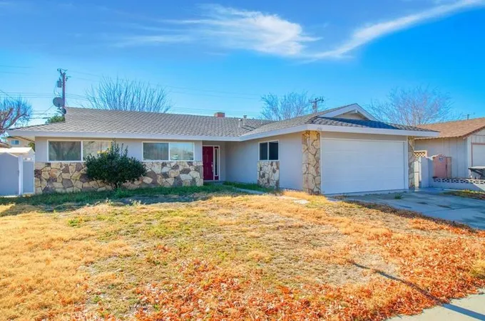 1530 W Kildare St, Lancaster, CA 93534 - MLS SR23230383 for Sale