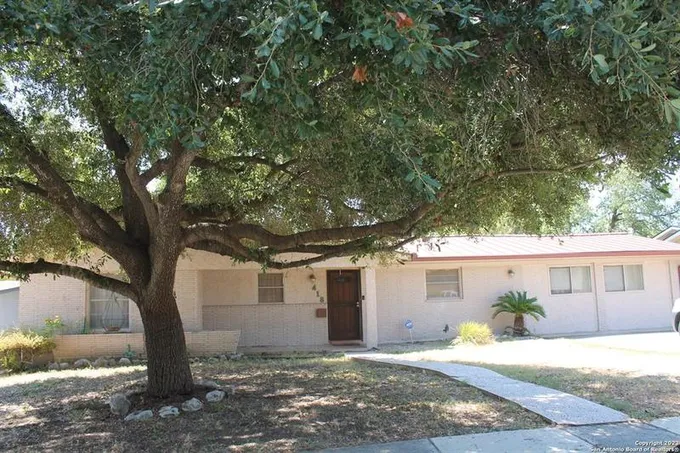 418 REDCLIFF DR, San Antonio, TX 78216-6420 for Sale