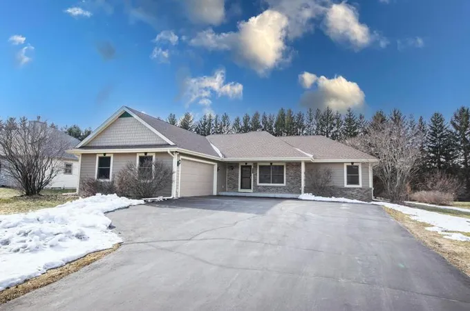 4131 Carneros Way, Jackson, WI 53037 - MLS 1864033 for Sale