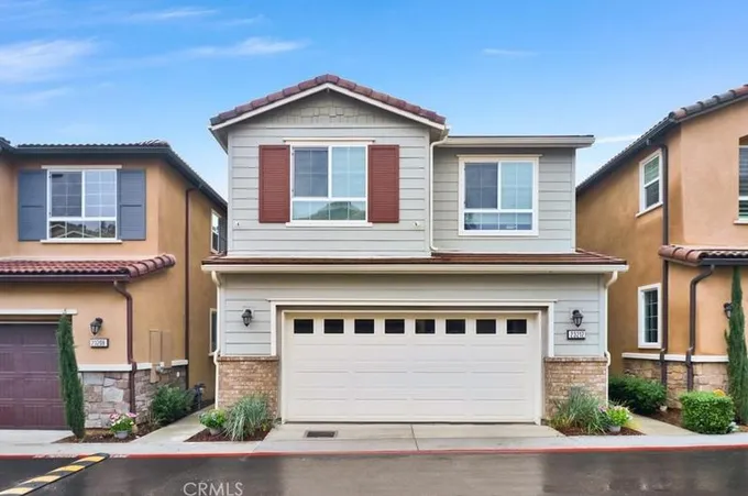 23212 W Canterbury Way, West Hills, CA 91307 - MLS SR24008339 for Sale