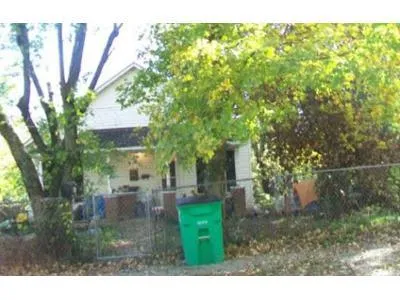 Hunt St for Sale
