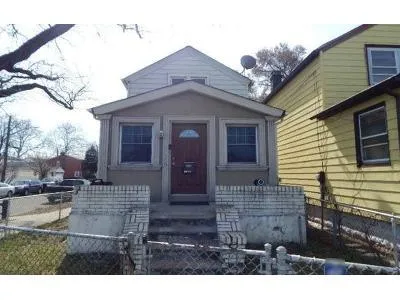 S Conduit Ave for Sale