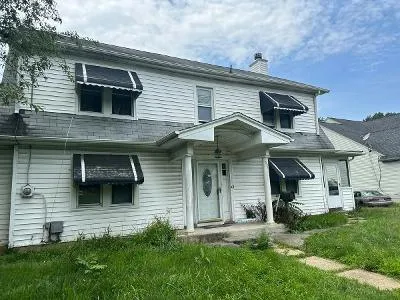 Warwick Rd S for Sale