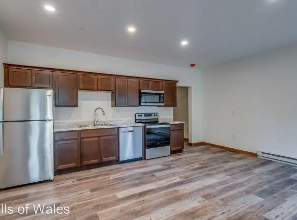 426 N Oak Crest Dr - Wales, WI 53183 - Home For Rent