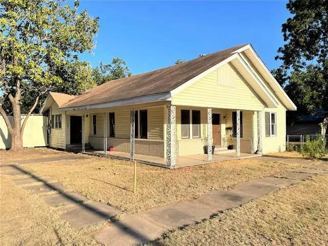 701 S 10TH AVE, Teague, TX 75860 Single Family Residence For Sale  MLS# 20535388
