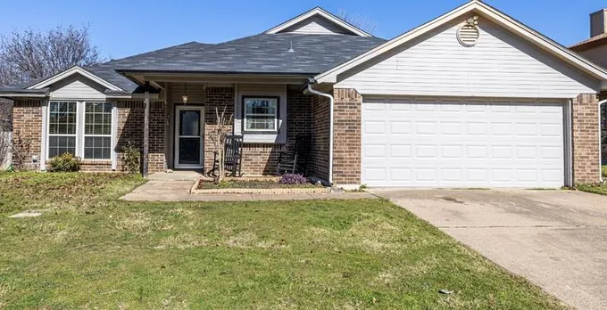 828 Norton Dr, Saginaw, TX 76179 - MLS 20501641 for Sale