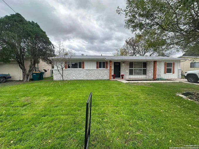 218 Hillview Drive, Universal City, TX 78148 for Sale